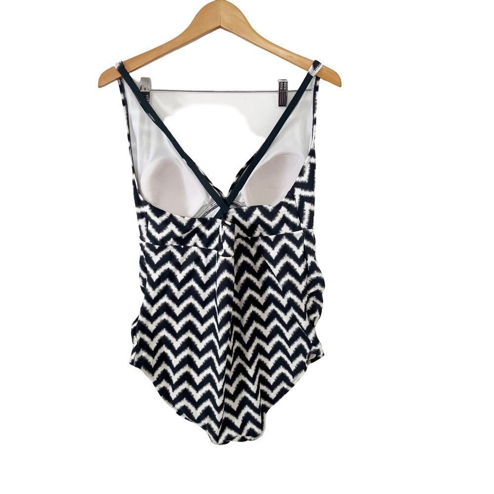 Liz Lange Maternity Chevron One Piece Swimsuit XL Gray White Babymoon Swim - Picture 6 of 12